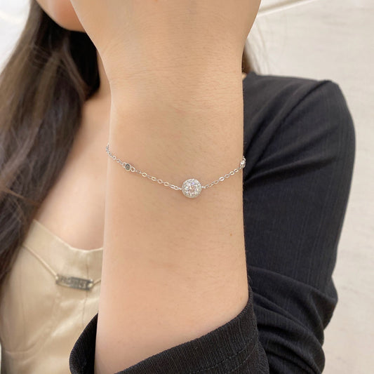 Bracelet halo bloom en zirconium et argent 925 sur poignet Estrée Paris